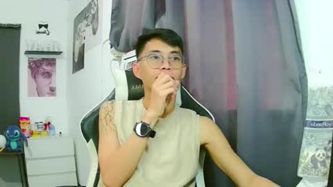 Snapshot of prince_harrison chatting on 08/01/26, 01:27 prince_harrison online show from 08/01/26, 01:27