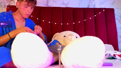 Snapshot of prince_poppy_ chatting on 12/17/25, 08:59 PRINCEPOPPY online show from 12/17/25, 08:59