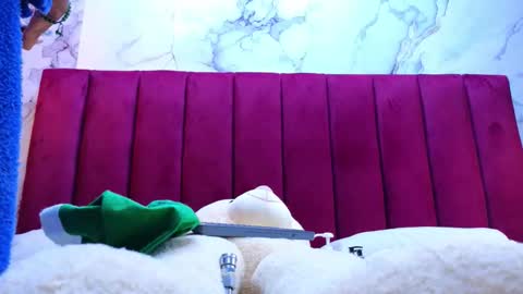 PRINCEPOPPY  online show from 12/21/25, 04:25