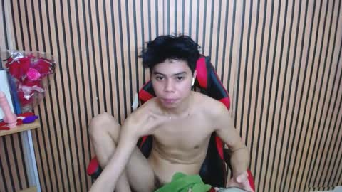 Snapshot of princes_henry chatting on 02/19/25, 05:06 princes_henry online show from 02/19/25, 05:06