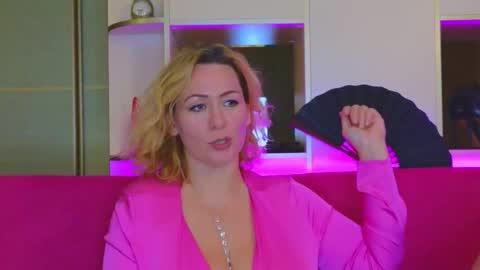 Snapshot of princess__kira chatting on 11/11/25, 04:51 Kira and Paul online show from 11/11/25, 04:51