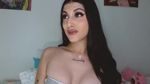 Snapshot of princess_ofyourdreams chatting on 02/08/26, 05:11 Sophie online show from 02/08/26, 05:11