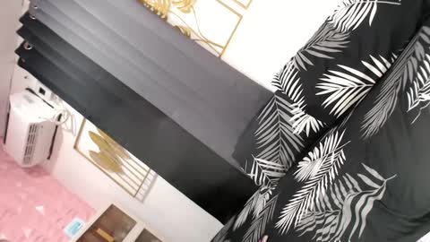 Snapshot of princess_stellaxx chatting on 02/26/25, 04:24 Estela online show from 02/26/25, 04:24