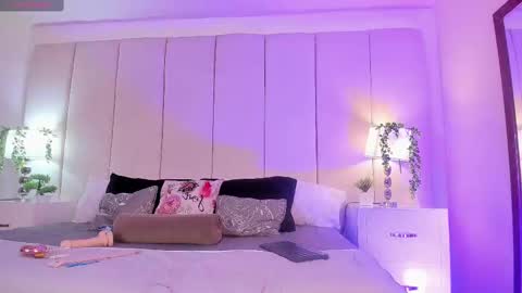 princessammy1 online show from 11/11/25, 02:00