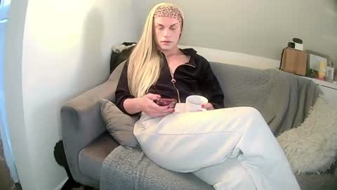 KCGREY online show from 06/10/26, 07:46