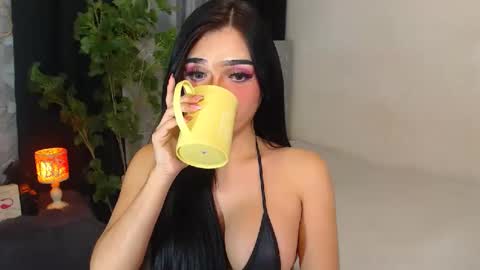 Snapshot of princesshugecumontop chatting on 12/01/24, 05:02 PrincessDONT FORGET TO FOLLOW ME online show from 12/01/24, 05:02