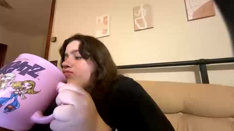 Snapshot of princesslaylaa chatting on 10/17/25, 06:05 princessviccxo online show from 10/17/25, 06:05