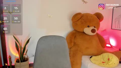 princessluna_14 online show from 12/16/25, 08:41