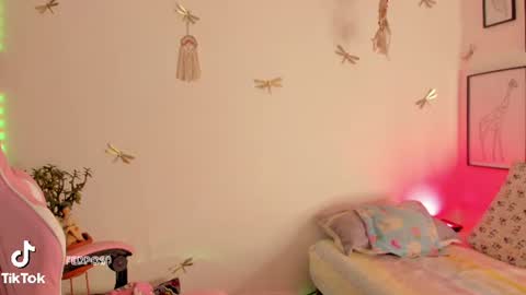 Snapshot of princessluna_14 chatting on 06/12/26, 10:08 princessluna_14 online show from 06/12/26, 10:08