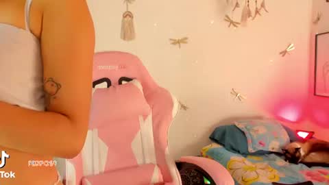 Snapshot of princessluna_14 chatting on 07/11/26, 09:38 princessluna_14 online show from 07/11/26, 09:38