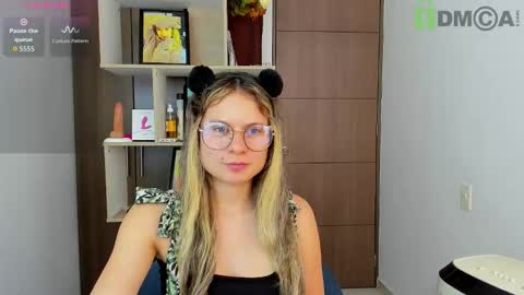 Snapshot of princessmariana25 chatting on 10/18/25, 08:53 princessmariana25 online show from 10/18/25, 08:53