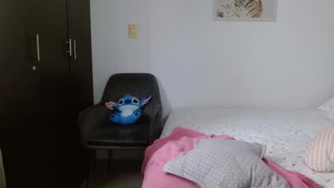 Snapshot of priscila_black chatting on 11/11/25, 09:04 Marcela online show from 11/11/25, 09:04