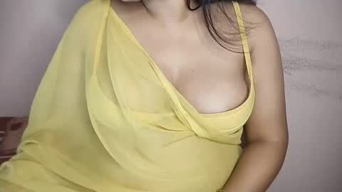 Snapshot of priyu_ chatting on 11/16/25, 10:21 priyu_ online show from 11/16/25, 10:21