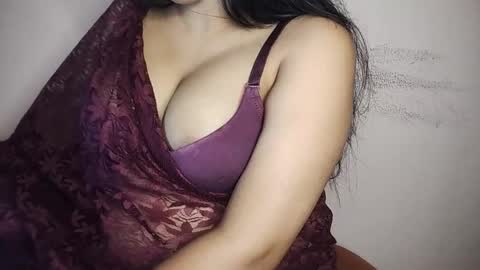 Snapshot of priyu_ chatting on 11/17/25, 09:26 priyu_ online show from 11/17/25, 09:26