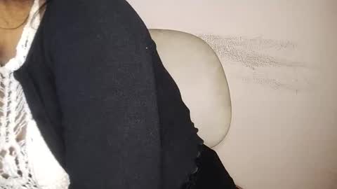 Snapshot of priyu_ chatting on 11/25/25, 09:53 priyu_ online show from 11/25/25, 09:53