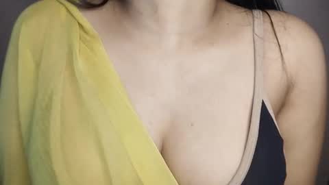 Snapshot of priyu_ chatting on 12/04/25, 04:27 priyu_ online show from 12/04/25, 04:27