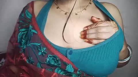 Snapshot of priyu_ chatting on 12/15/25, 02:10 priyu_ online show from 12/15/25, 02:10