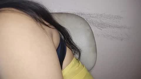 Snapshot of priyu_ chatting on 12/18/25, 03:12 priyu_ online show from 12/18/25, 03:12