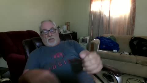 Snapshot of prlbob77 chatting on 09/27/25, 06:35 prlbob77 online show from 09/27/25, 06:35