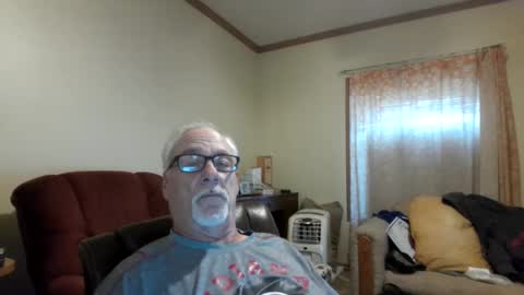 Snapshot of prlbob77 chatting on 10/17/25, 10:34 prlbob77 online show from 10/17/25, 10:34