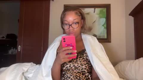 Snapshot of productivepussy chatting on 11/23/25, 01:44 ProductivePorn online show from 11/23/25, 01:44