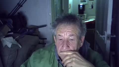 Snapshot of projectorepson chatting on 12/15/25, 06:23 projectorepson online show from 12/15/25, 06:23