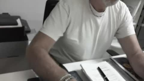 mature hairy guy online show from 05/28/26, 03:42