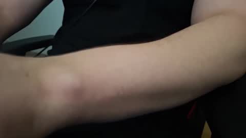 Snapshot of pryli27 chatting on 12/20/25, 12:07 pryli27 online show from 12/20/25, 12:07