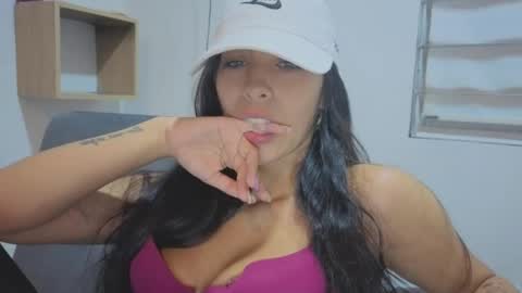 Snapshot of pssiquiss chatting on 06/07/26, 03:43 Katerine online show from 06/07/26, 03:43
