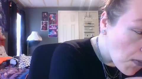 Snapshot of psycholette chatting on 04/04/26, 04:15 ThickLetteSweetheart online show from 04/04/26, 04:15