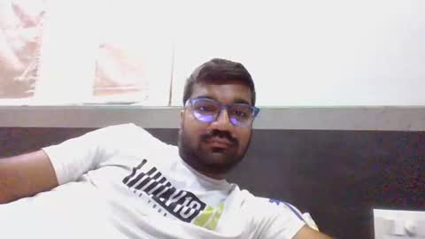 Snapshot of ptl1711 chatting on 11/04/25, 02:54 ptl1711 online show from 11/04/25, 02:54