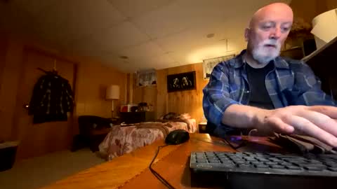 Snapshot of ptyhosefetish chatting on 11/30/25, 04:05 ptyhosefetish online show from 11/30/25, 04:05