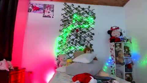 Snapshot of pucaa_ chatting on 12/17/25, 03:12 Emma Rico model indep online show from 12/17/25, 03:12