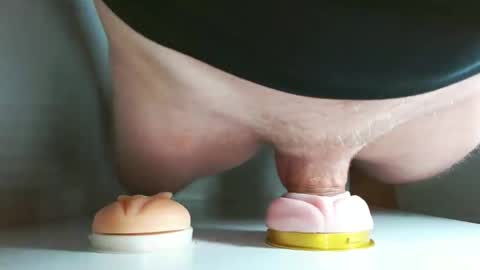 Snapshot of pude90 chatting on 09/22/25, 06:15 PuDe90 online show from 09/22/25, 06:15