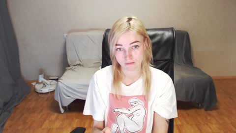 Snapshot of puma_ma chatting on 12/17/24, 12:00 Polly online show from 12/17/24, 12:00