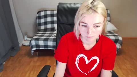 Snapshot of puma_ma chatting on 12/21/24, 03:42 Polly online show from 12/21/24, 03:42