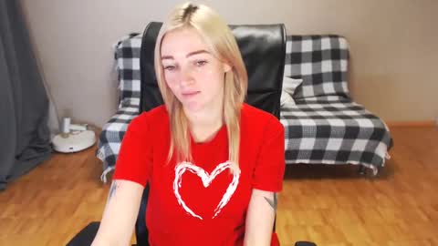 Snapshot of puma_ma chatting on 12/25/24, 07:46 Polly online show from 12/25/24, 07:46