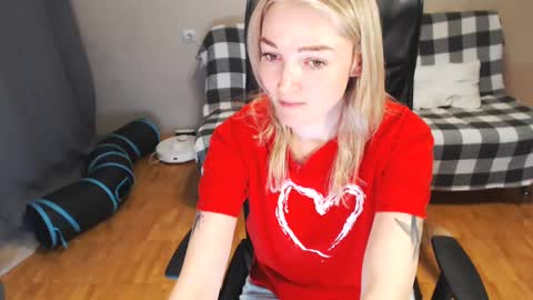 Snapshot of puma_ma chatting on 02/25/25, 03:05 Polly online show from 02/25/25, 03:05