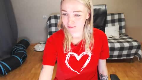 Snapshot of puma_ma chatting on 02/25/25, 06:09 Polly online show from 02/25/25, 06:09