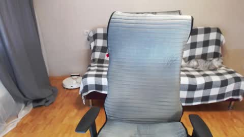 Snapshot of puma_ma chatting on 09/19/25, 04:14 Polly online show from 09/19/25, 04:14