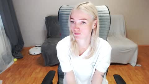 Snapshot of puma_ma chatting on 09/25/25, 06:17 Polly online show from 09/25/25, 06:17