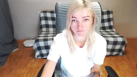 Snapshot of puma_ma chatting on 11/19/25, 03:28 Polly online show from 11/19/25, 03:28