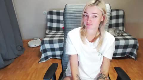 Polly online show from 12/04/25, 01:31