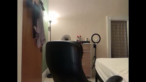 Snapshot of pumpkin_bunny chatting on 11/11/25, 12:21 Pumpkin bunny online show from 11/11/25, 12:21