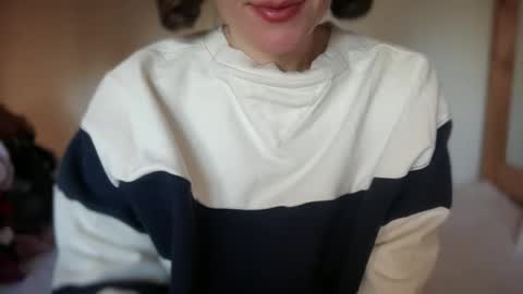 Snapshot of pumpkin_xo chatting on 11/21/25, 02:27 Madison Oak online show from 11/21/25, 02:27