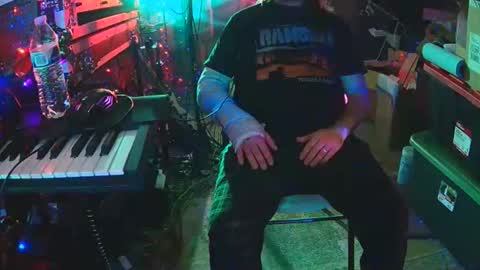punkrunr083 online show from 04/28/26, 08:52