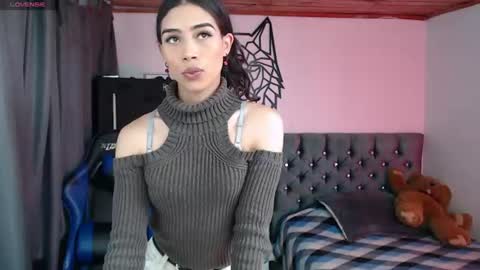 Snapshot of pupi_wolf chatting on 06/15/26, 04:53 Cris online show from 06/15/26, 04:53