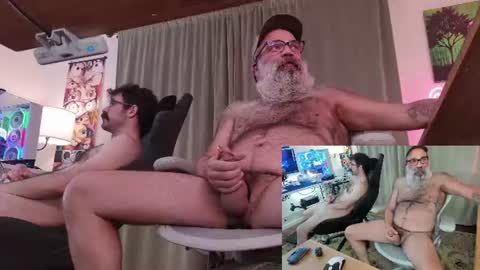 Snapshot of pupnpapa chatting on 07/08/26, 02:05 Pup And Papa bear online show from 07/08/26, 02:05