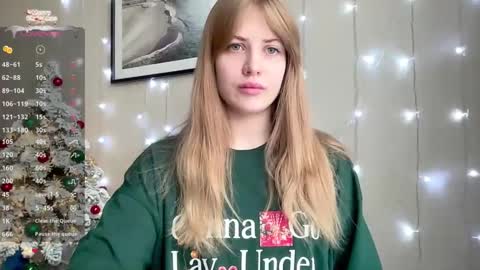 Snapshot of puremiraclealis chatting on 12/23/24, 10:21 Alicia online show from 12/23/24, 10:21