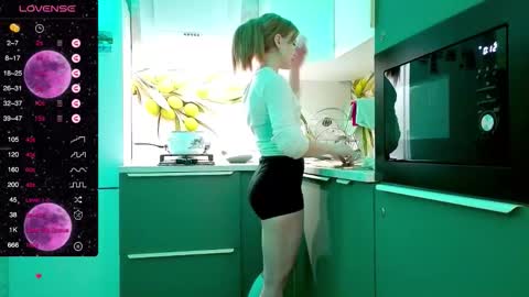 Snapshot of puremiraclealis chatting on 12/15/25, 02:21 Alicia online show from 12/15/25, 02:21